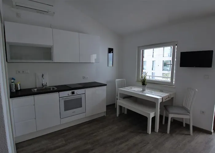 Villa Ludilo Mit 4 Apartments In Poljica - Marina Bei Trogir Split