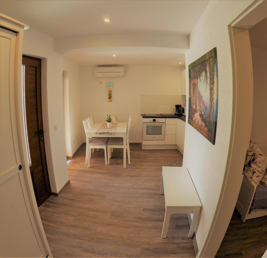 Ludilo Mit 4 In Poljica - Marina Bei Trogir Split Apartment *