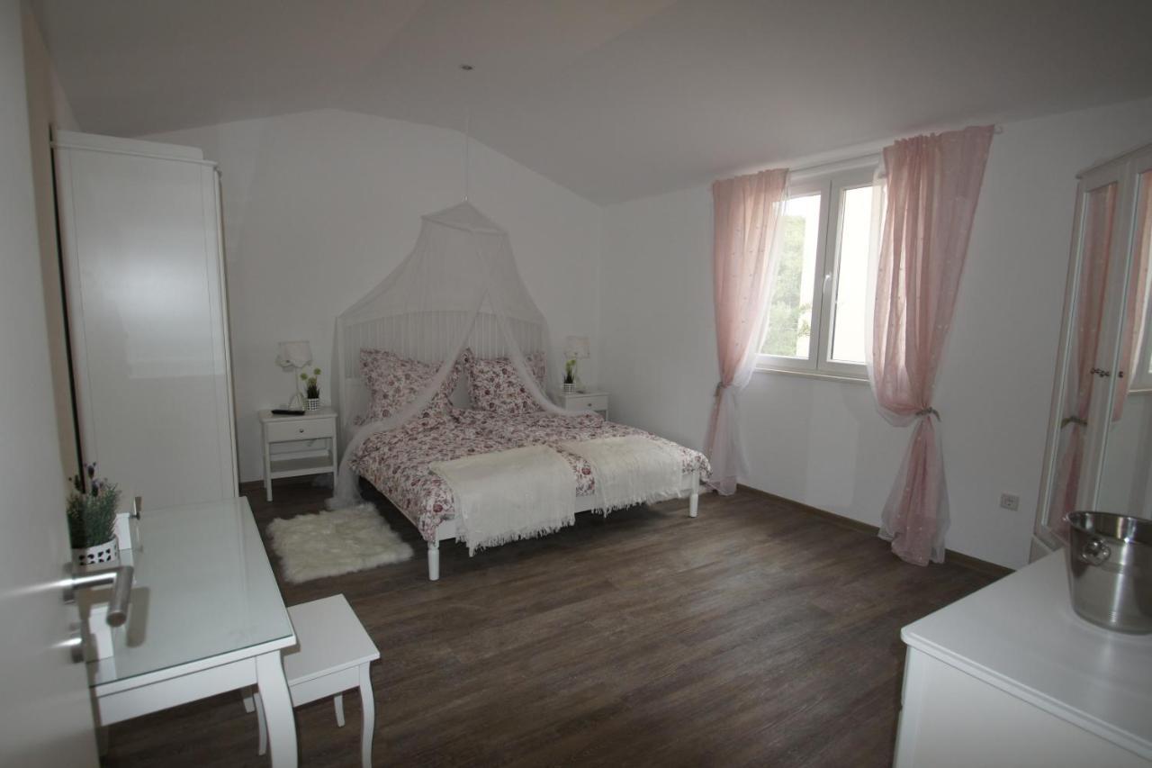 Ludilo Mit 4 In Poljica - Marina Bei Trogir Split Apartment *