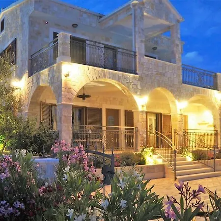 Villa Ludilo Mit 4 Apartments In Poljica - Marina Bei Trogir Split Poljica (Trogir) Exterior photo