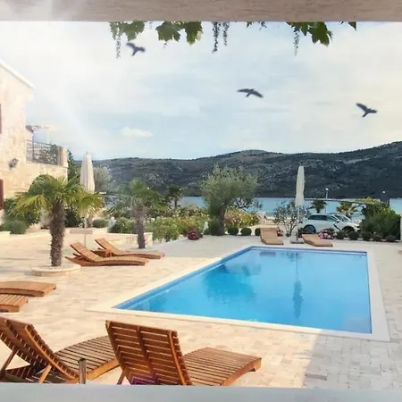Villa Ludilo Mit 4 Apartments In Poljica - Marina Bei Trogir Split Poljica (Trogir) Exterior photo