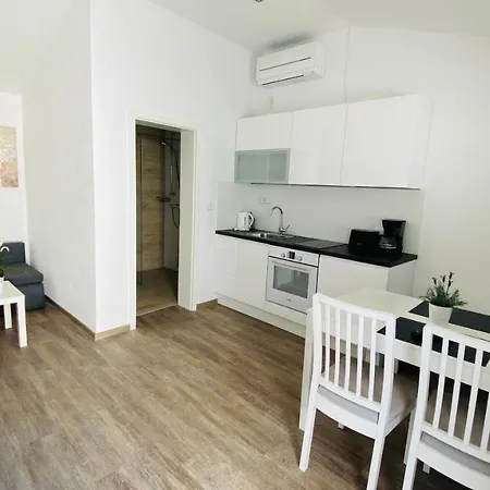 Villa Ludilo Mit 4 Apartments In Poljica - Marina Bei Trogir Split Poljica (Trogir) Exterior photo