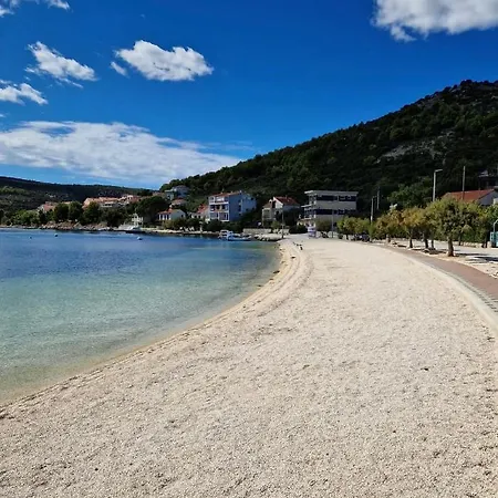 Villa Ludilo Mit 4 Apartments In Poljica - Marina Bei Trogir Split Poljica (Trogir) Exterior photo