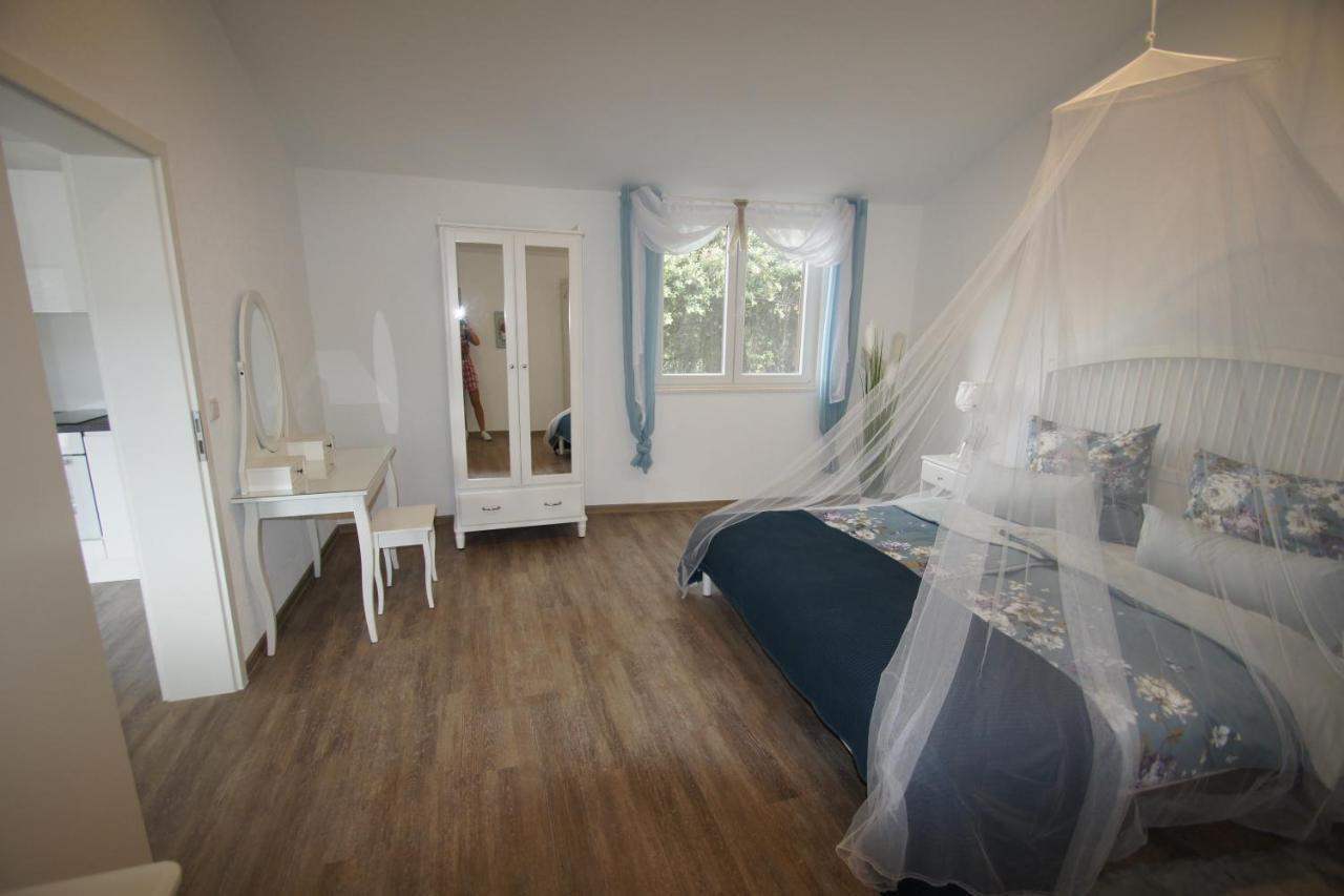 Apartment Ludilo Mit 4 In Poljica - Marina Bei Trogir Split