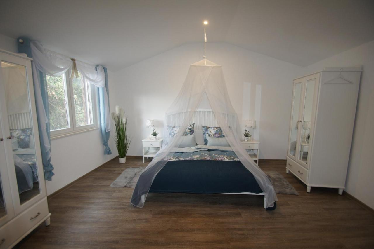 Apartment Ludilo Mit 4 In Poljica - Marina Bei Trogir Split *